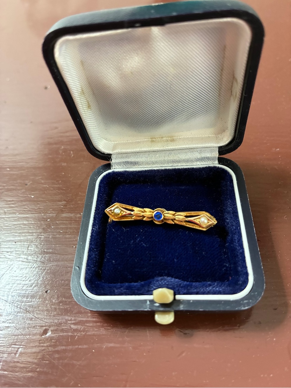 14 k baby bib brooch , sapphire & pearls antique , English